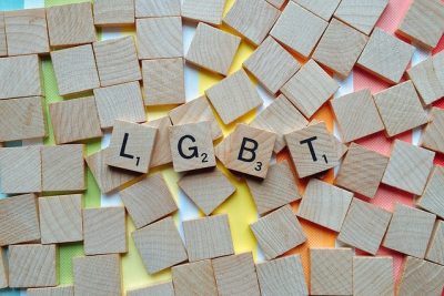 Fonos gay: teléfonos de ayuda y orientación LGBTQ+ en Chile